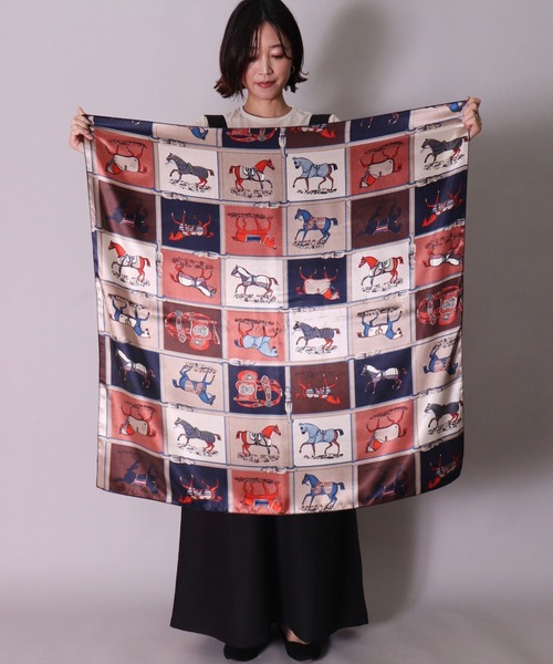 BAYBLO（ベイブロ）の「(CR)【ユニセックス】パネル 馬車 柄 プリント スカーフ[90cm×90cm]（バンダナ/スカーフ・レディース・パープル/ネイビー/ベージュ/ワイン・ONE SIZE）」の6枚目の写真