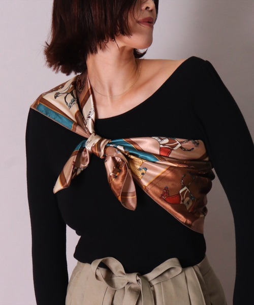 BAYBLO（ベイブロ）の「(CR)【ユニセックス】パネル 馬車 柄 プリント スカーフ[90cm×90cm]（バンダナ/スカーフ・レディース・パープル/ネイビー/ベージュ/ワイン・ONE SIZE）」の8枚目の写真