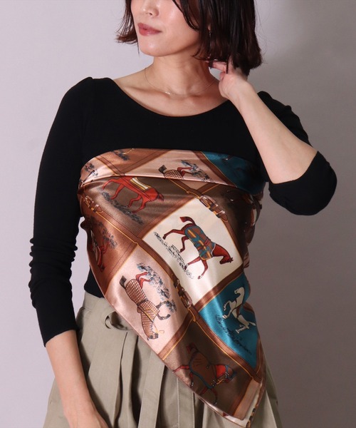 BAYBLO（ベイブロ）の「(CR)【ユニセックス】パネル 馬車 柄 プリント スカーフ[90cm×90cm]（バンダナ/スカーフ・レディース・パープル/ネイビー/ベージュ/ワイン・ONE SIZE）」の9枚目の写真