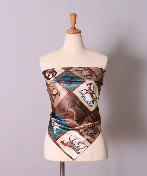 BAYBLO（ベイブロ）の「(CR)【ユニセックス】パネル 馬車 柄 プリント スカーフ[90cm×90cm]（バンダナ/スカーフ・レディース・パープル/ネイビー/ベージュ/ワイン・ONE SIZE）」の16枚目の写真