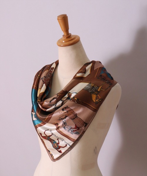 BAYBLO（ベイブロ）の「(CR)【ユニセックス】パネル 馬車 柄 プリント スカーフ[90cm×90cm]（バンダナ/スカーフ・レディース・パープル/ネイビー/ベージュ/ワイン・ONE SIZE）」の19枚目の写真