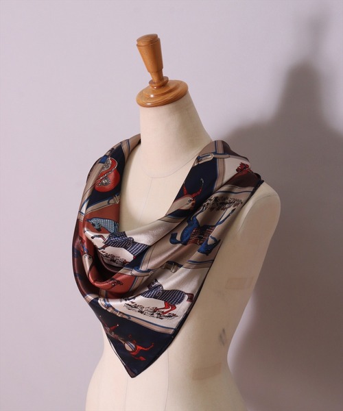 BAYBLO（ベイブロ）の「(CR)【ユニセックス】パネル 馬車 柄 プリント スカーフ[90cm×90cm]（バンダナ/スカーフ・レディース・パープル/ネイビー/ベージュ/ワイン・ONE SIZE）」の20枚目の写真