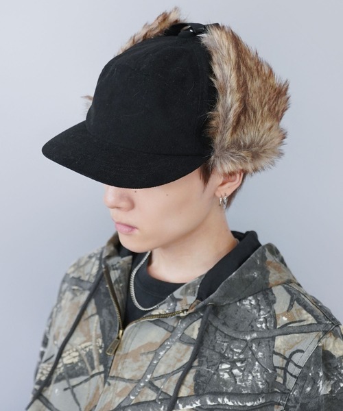 SPINNS（スピンズ）の「2WAYコットンフライトキャップ/防寒/耳当て付き/カモフラージュ柄/ユニセックス（キャップ・メンズ・ベージュ/グリーン系その他/ブラック/ベージュ系その他・ONESIZE）」の2枚目の写真