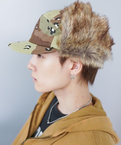 SPINNS（スピンズ）の「2WAYコットンフライトキャップ/防寒/耳当て付き/カモフラージュ柄/ユニセックス（キャップ・メンズ・ベージュ/グリーン系その他/ブラック/ベージュ系その他・ONESIZE）」の13枚目の写真