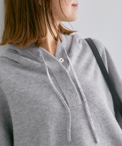 U by SPICK&SPAN（ユーバイスピックアンドスパン）の「FLUFFYボタンアップフーディー（ニット/セーター・レディース・グレー/ホワイト・FREE）」の19枚目の写真