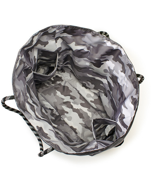 LeSportsac(レスポートサック)の「LARGE 2 WAY TOTE 2ウェイブラック/グレーカモ(トートバッグ・レディース・ブラック・FREE)」の11枚目の写真