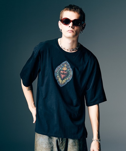 glamb(グラム)の「Stained Glass T-Shirt II / ステンドグラスTシャツⅡ(Tシャツ/カットソー・メンズ・ホワイト/ブラック/ブルー・S/M/L)」の2枚目の写真