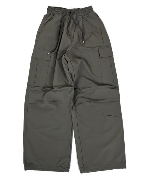 SK8ER ROCK(スケーターロック)の「Knee tuck cargo nylon wide pants dimgray(スウェットパンツ・レディース・その他・FREE)」の1枚目の写真