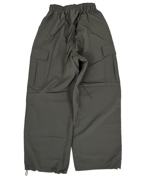 SK8ER ROCK(スケーターロック)の「Knee tuck cargo nylon wide pants dimgray(スウェットパンツ・レディース・その他・FREE)」の3枚目の写真