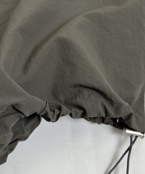 SK8ER ROCK(スケーターロック)の「Knee tuck cargo nylon wide pants dimgray(スウェットパンツ・レディース・その他・FREE)」の7枚目の写真