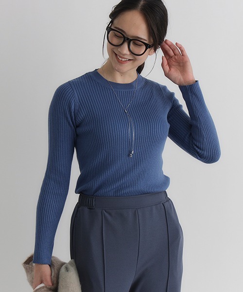 Right-on（ライトオン）の「【HONEYSUCKLE ROSE】もちもちハイネックセーター (リブ編み / 保温性 / 女性らしさ / デイリースタイル)（ニット/セーター・レディース・オフホワイト/グレー/ブルー/ブラック×ホワイト/レッド/ブラック・M/L/S）」の5枚目の写真