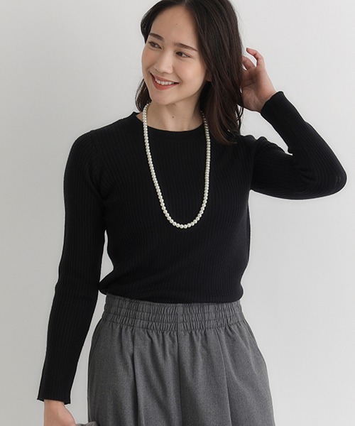 Right-on（ライトオン）の「【HONEYSUCKLE ROSE】もちもちハイネックセーター (リブ編み / 保温性 / 女性らしさ / デイリースタイル)（ニット/セーター・レディース・オフホワイト/グレー/ブルー/ブラック×ホワイト/レッド/ブラック・M/L/S）」の3枚目の写真