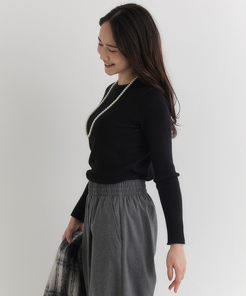 Right-on（ライトオン）の「【HONEYSUCKLE ROSE】もちもちハイネックセーター (リブ編み / 保温性 / 女性らしさ / デイリースタイル)（ニット/セーター・レディース・オフホワイト/グレー/ブルー/ブラック×ホワイト/レッド/ブラック・M/L/S）」の13枚目の写真