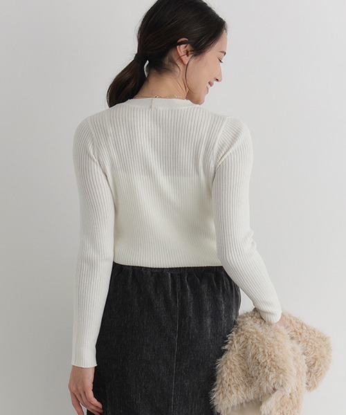 Right-on（ライトオン）の「【HONEYSUCKLE ROSE】もちもちハイネックセーター (リブ編み / 保温性 / 女性らしさ / デイリースタイル)（ニット/セーター・レディース・オフホワイト/グレー/ブルー/ブラック×ホワイト/レッド/ブラック・M/L/S）」の9枚目の写真