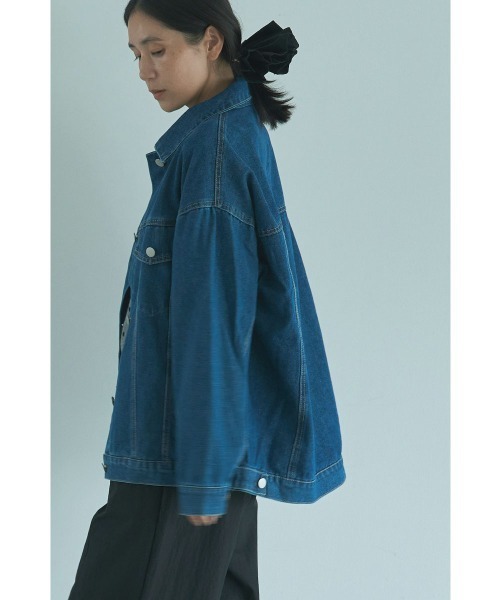 marjour(マージュール)の「OVERSIZED DENIM JACKET(デニムジャケット・レディース・ブラック/ブルー・M)」の8枚目の写真