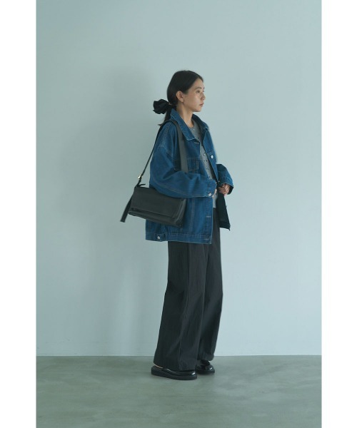 marjour(マージュール)の「OVERSIZED DENIM JACKET(デニムジャケット・レディース・ブラック/ブルー・M)」の6枚目の写真