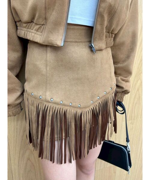 EVRIS（エヴリス）の「フェイクスウェードフリンジスタッズミニスカート【セットアップ着用可能】（スカート・レディース・ブラック/ブラウン・MEDIUM/SMALL）」の2枚目の写真