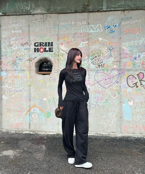 MASSNOUN(マスノウン)の「アンメジャードロゴツーピンタックスウェットパンツMFITP001-BK(スウェットパンツ・レディース・その他・MEDIUM/LARGE/X-LARGE)」の18枚目の写真