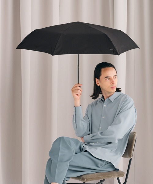 Wpc.(ダブリュピーシー)の「Wpc. classic SHAPE-MEMORY UMBRELLA 雨傘 折りたたみ 形状記憶(折りたたみ傘・メンズ・ネイビー/ベージュ/ブラック/ブルーグレー・FREE)」の1枚目の写真
