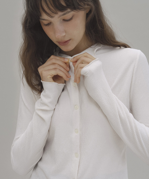 ANDNEEDS(アンドニーズ)の「Pomi pleats blouse (ivory)(シャツ/ブラウス・レディース・その他・FREE)」の3枚目の写真