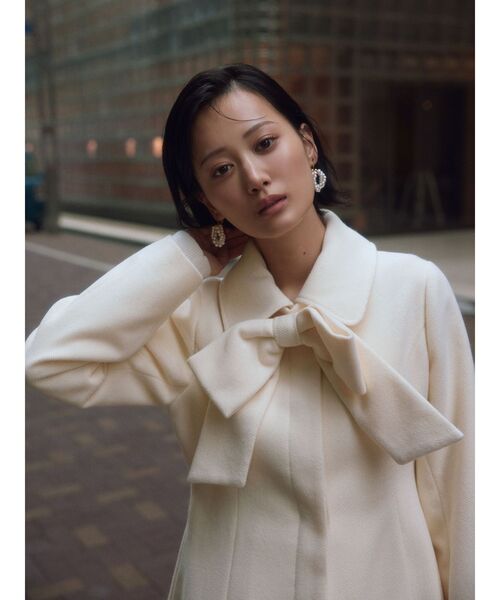 RESEXXY（リゼクシー）の「【追加生産分】ビッグリボンミディコート（その他アウター・レディース・チャコールグレー/ピンク/アイボリー・FREE）」の2枚目の写真