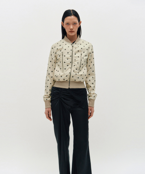 KIMZISU(キムジス)の「Dot Graphic Windbreaker _ IVORY(ナイロンジャケット・レディース・アイボリー・MEDIUM/SMALL)」の2枚目の写真