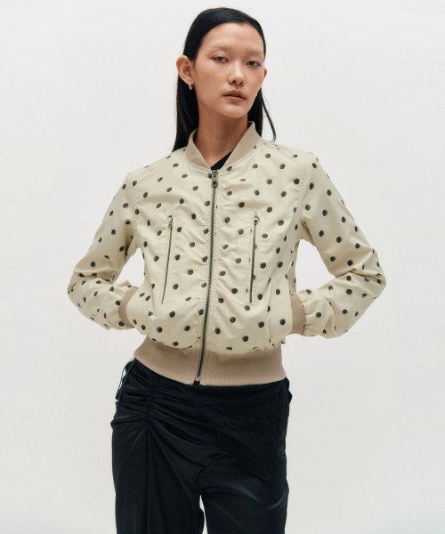 KIMZISU(キムジス)の「Dot Graphic Windbreaker _ IVORY(ナイロンジャケット・レディース・アイボリー・MEDIUM/SMALL)」の4枚目の写真