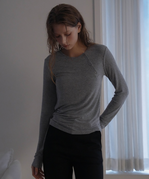 DEHEVE（デヘヴェ）の「Side Button Long Sleeve [Charcoal]（Tシャツ/カットソー・レディース・チャコールグレー・FREE）」の2枚目の写真
