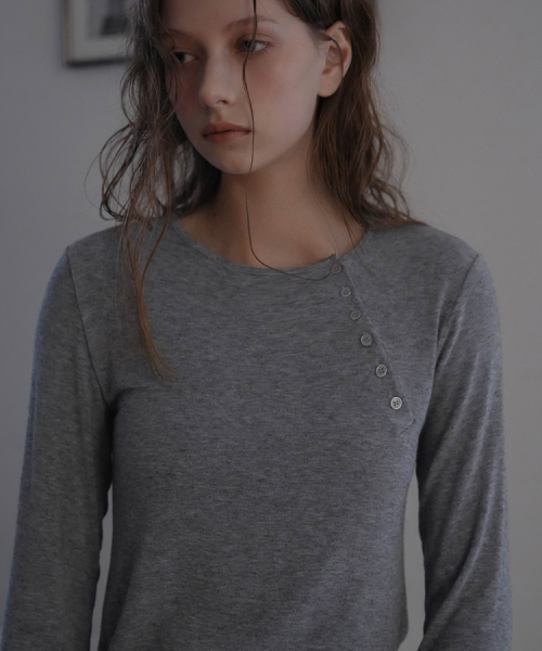 DEHEVE（デヘヴェ）の「Side Button Long Sleeve [Charcoal]（Tシャツ/カットソー・レディース・チャコールグレー・FREE）」の3枚目の写真