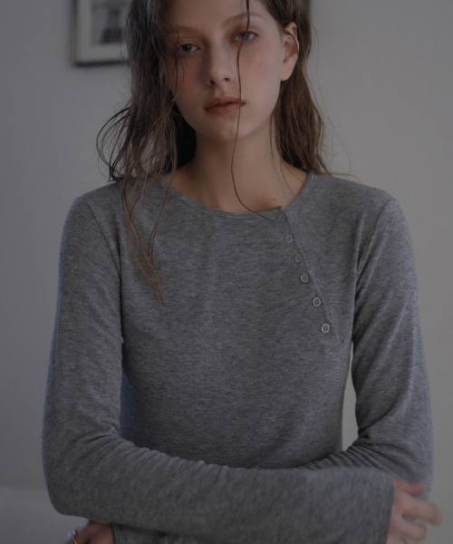DEHEVE（デヘヴェ）の「Side Button Long Sleeve [Charcoal]（Tシャツ/カットソー・レディース・チャコールグレー・FREE）」の5枚目の写真