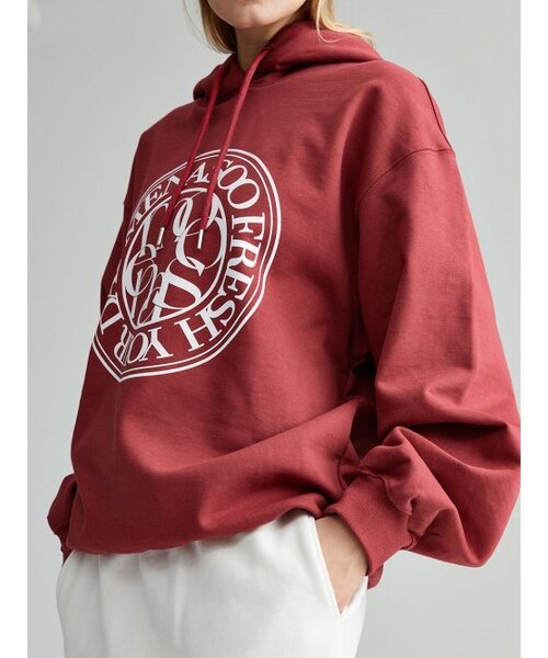 MENASOO(ミナス)の「UNISEX CIRCLE LOGO HOODIE_RED(パーカー・レディース・レッド・1/2)」の7枚目の写真