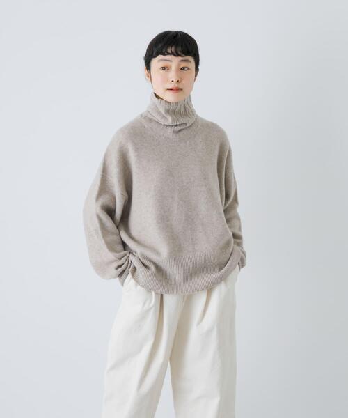 かぐれ（カグレ）の「ハミルトンタートルニット（ニット/セーター・レディース・オートミール/レッド/チャコールグレー・FREE）」の4枚目の写真