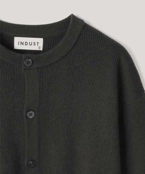 INDUST(インダスト)の「エッセンシャルラウンドニットカーディガン_ブラック(カーディガン/ボレロ・レディース・ブラック・2(M)/3(L))」の7枚目の写真