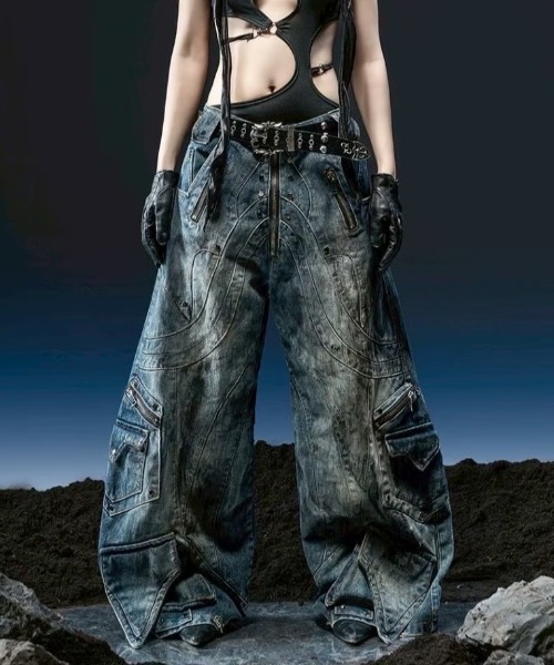 RICH(リッチ)の「【RICH】Knight Wide Dirty Washed Pants / 【リッチ】リベットダーティーウォッシュバルーンデニムパンツ(デニムパンツ・メンズ・ブルー・01/02)」の4枚目の写真