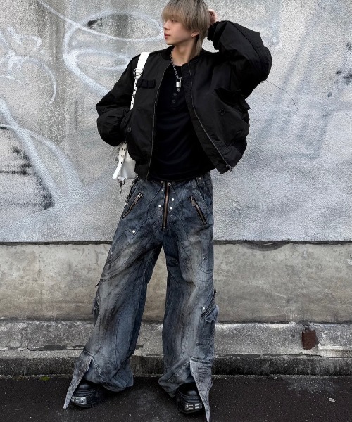 RICH(リッチ)の「【RICH】Knight Wide Dirty Washed Pants / 【リッチ】リベットダーティーウォッシュバルーンデニムパンツ(デニムパンツ・メンズ・ブルー・01/02)」の8枚目の写真