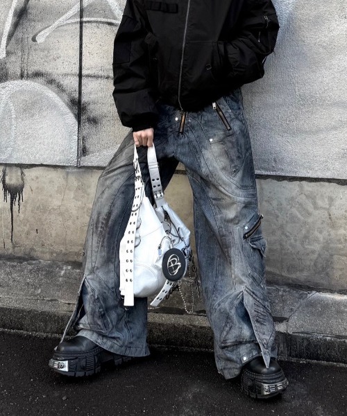 RICH(リッチ)の「【RICH】Knight Wide Dirty Washed Pants / 【リッチ】リベットダーティーウォッシュバルーンデニムパンツ(デニムパンツ・メンズ・ブルー・01/02)」の11枚目の写真