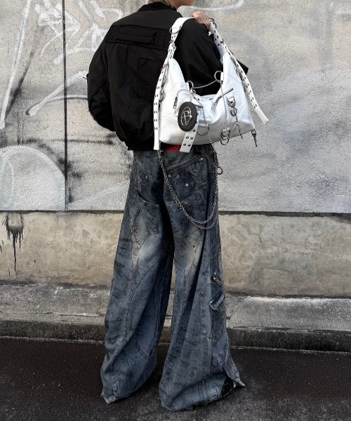 RICH(リッチ)の「【RICH】Knight Wide Dirty Washed Pants / 【リッチ】リベットダーティーウォッシュバルーンデニムパンツ(デニムパンツ・メンズ・ブルー・01/02)」の9枚目の写真