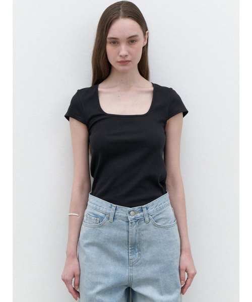 U-neck top (black)