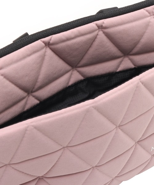 THE NORTH FACE(ザノースフェイス)の「THE NORTH FACE Geoface Pouch / ザ ノース フェイス ジオフェイス ポーチ(ボディバッグ/ウエストポーチ・メンズ・ピンク/オフホワイト・FREE)」の4枚目の写真