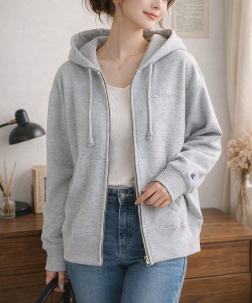 Champion(チャンピオン)の「Champion(チャンピオン)ベーシック ジップアップスウェットパーカー/レディース(パーカー・レディース・オフホワイト/ネイビー/アッシュグレー/レッド系/ブラック・L/M/XL)」の3枚目の写真