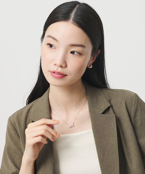 BEAUTY&YOUTH UNITED ARROWS（ビューティーアンドユースユナイテッドアローズ）の「パールモチーフ×ガラスストーン ネックレス（ネックレス・レディース・ゴールド・FREE）」の2枚目の写真