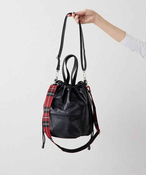 ear PAPILLONNER（イアパピヨネ）の「アウトポケット巾着ショルダーバッグ（ショルダーバッグ・レディース・ブラック/ブルー系その他・FREE）」の4枚目の写真