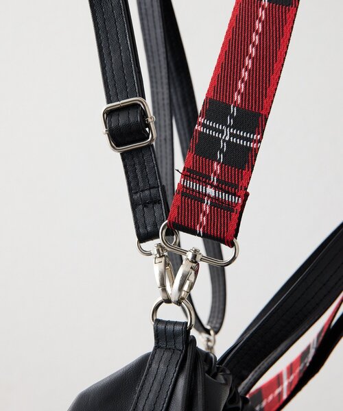 ear PAPILLONNER（イアパピヨネ）の「アウトポケット巾着ショルダーバッグ（ショルダーバッグ・レディース・ブラック/ブルー系その他・FREE）」の9枚目の写真