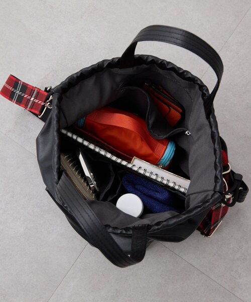 ear PAPILLONNER（イアパピヨネ）の「アウトポケット巾着ショルダーバッグ（ショルダーバッグ・レディース・ブラック/ブルー系その他・FREE）」の15枚目の写真