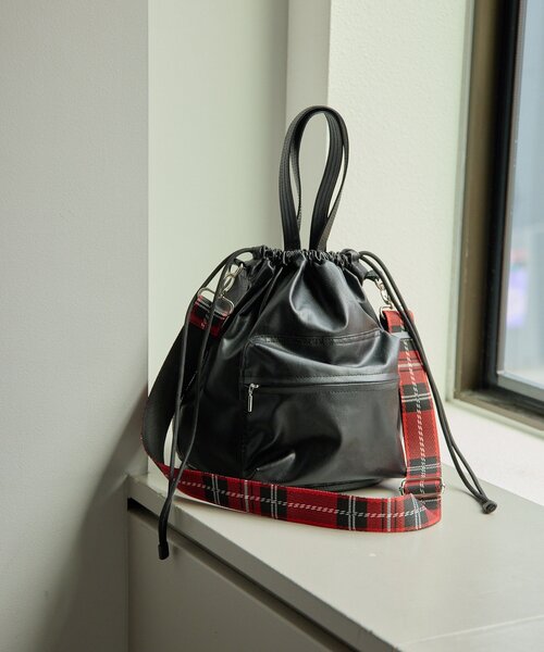 ear PAPILLONNER（イアパピヨネ）の「アウトポケット巾着ショルダーバッグ（ショルダーバッグ・レディース・ブラック/ブルー系その他・FREE）」の16枚目の写真