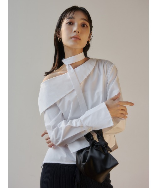 anuans（アニュアンス）の「スライドネックスカーフブラウス（シャツ