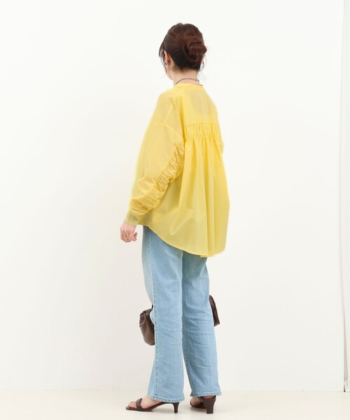 MICO COULIER（ミコクリエ）の「コーマコットンオーバーギャザーブラウス（シャツ/ブラウス・レディース・ホワイト系その他/イエロー/ライトブルー/ブラウン系その他/ベビーピンク・38）」の17枚目の写真