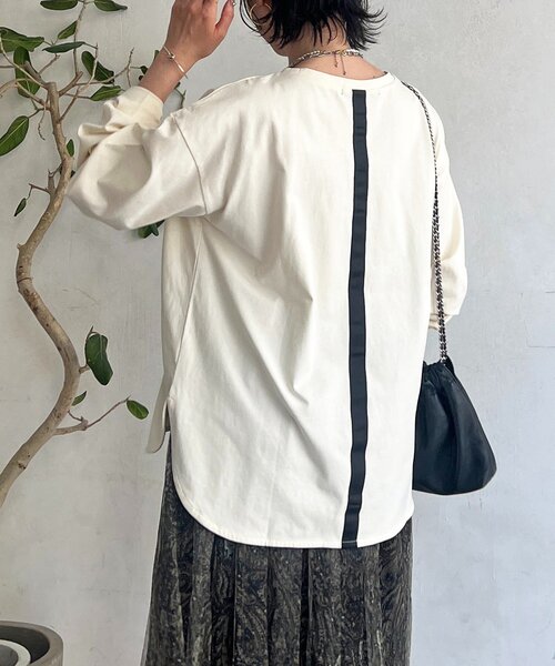 un dix cors（アンディコール）の「バックテープロゴロングTEE（Tシャツ/カットソー・レディース・ブラウン/ブラック/アイボリー・FREE）」の5枚目の写真