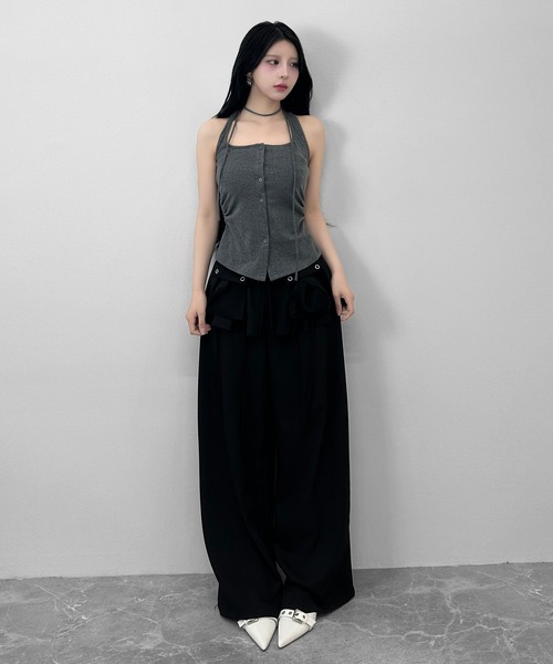 FOLLOWIN(フォロウィン)の「3color/ホルターネック ボタンキャミトップス(タンクトップ・レディース・アイボリー/ブラック/チャコールグレー・FREE)」の19枚目の写真