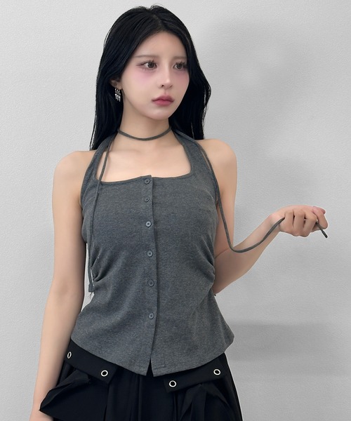 FOLLOWIN(フォロウィン)の「3color/ホルターネック ボタンキャミトップス(タンクトップ・レディース・アイボリー/ブラック/チャコールグレー・FREE)」の11枚目の写真
